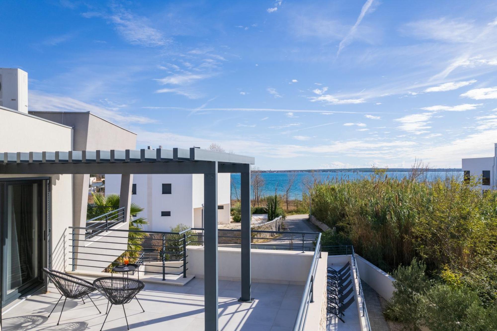 Villa Roca With Heated Pool And Sauna Privlaka  Eksteriør billede