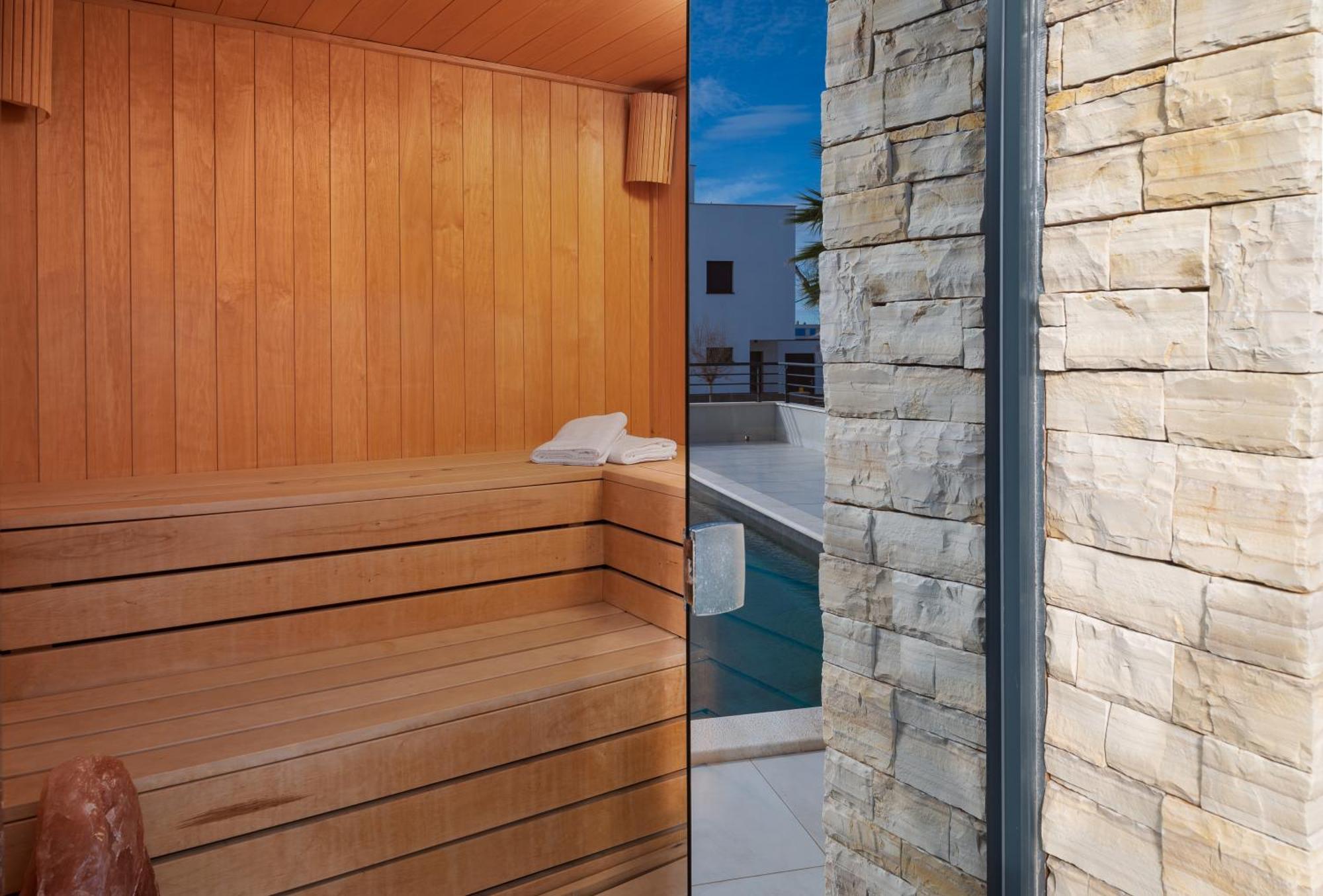 Villa Roca With Heated Pool And Sauna Privlaka  Eksteriør billede