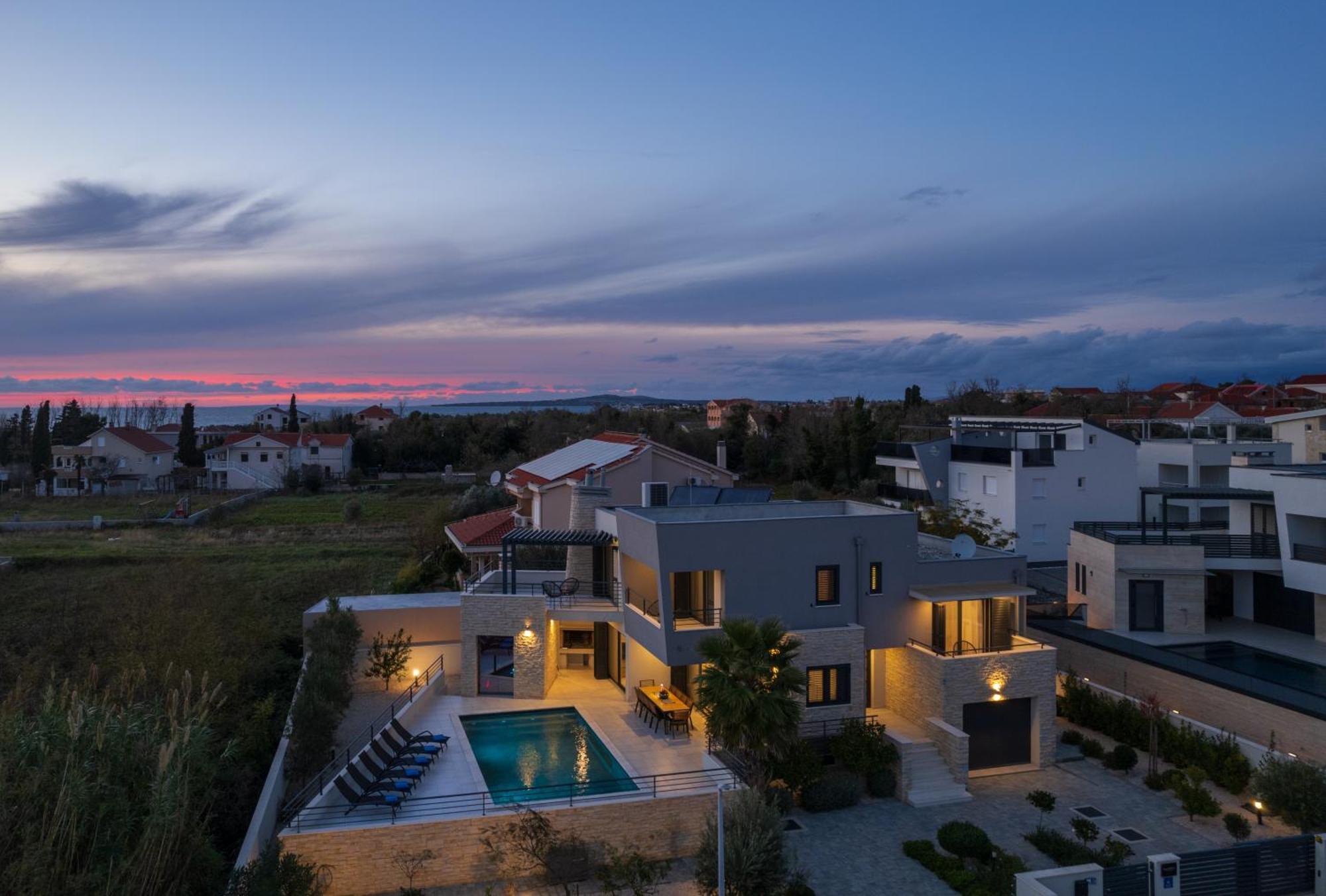 Villa Roca With Heated Pool And Sauna Privlaka  Eksteriør billede