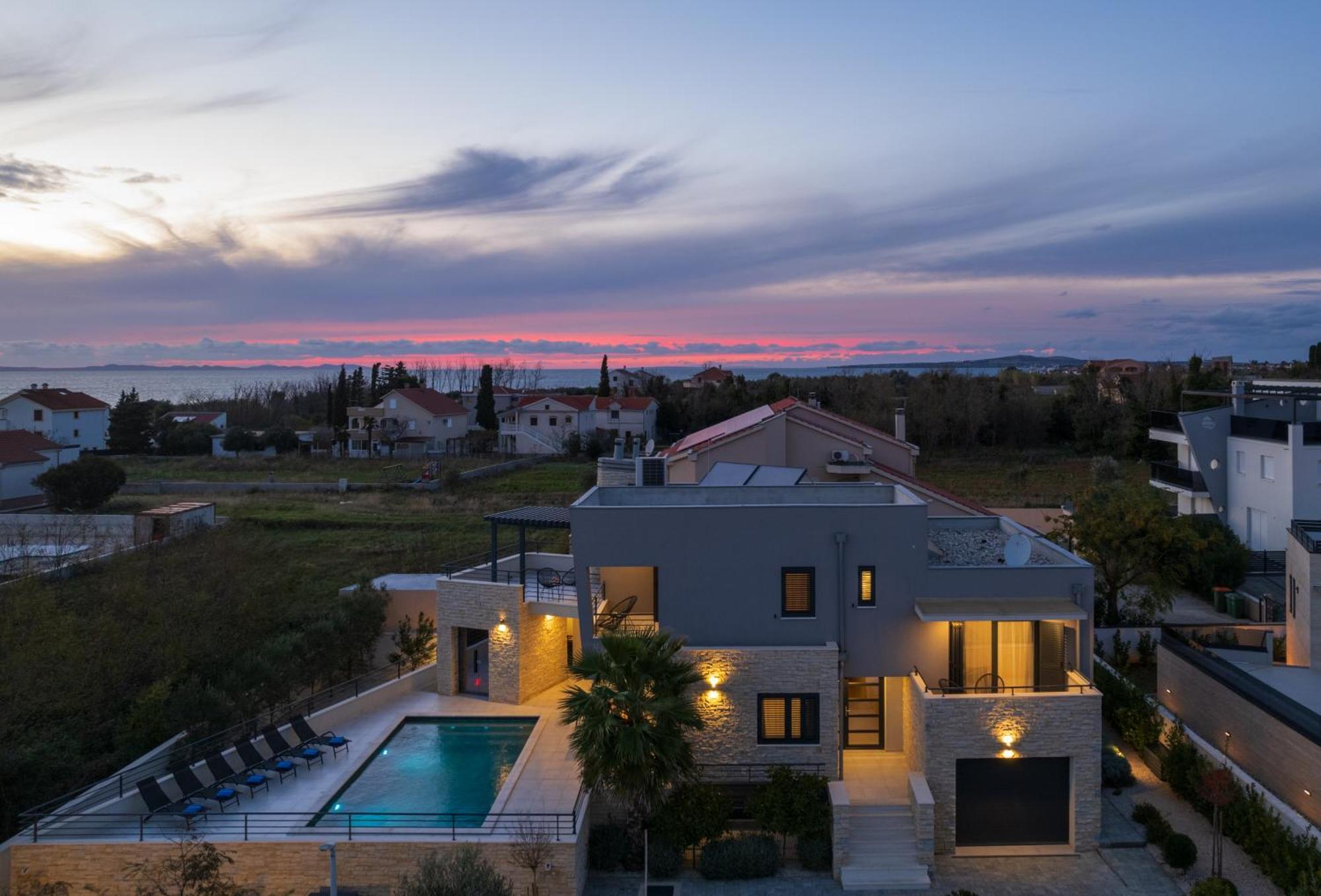 Villa Roca With Heated Pool And Sauna Privlaka  Eksteriør billede
