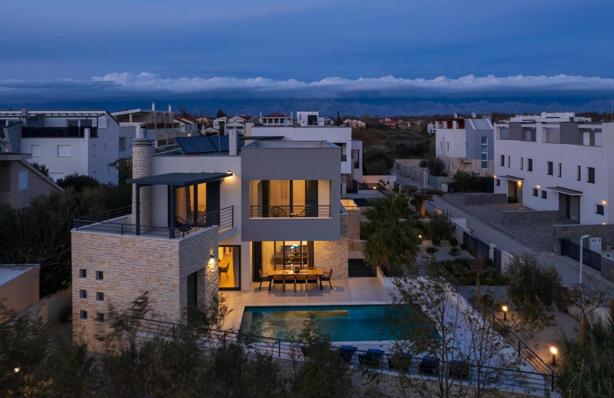 Villa Roca With Heated Pool And Sauna Privlaka  Eksteriør billede