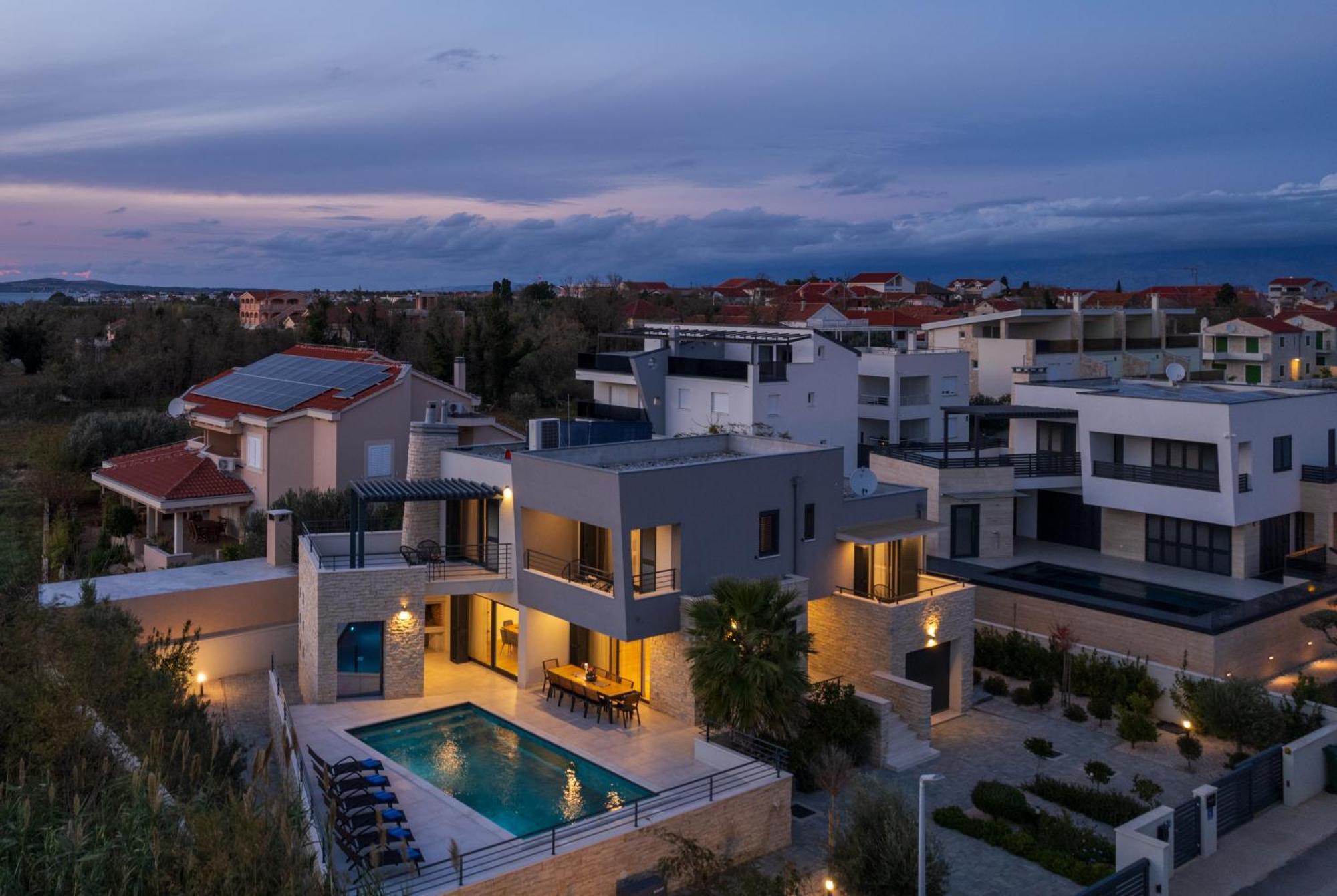 Villa Roca With Heated Pool And Sauna Privlaka  Eksteriør billede